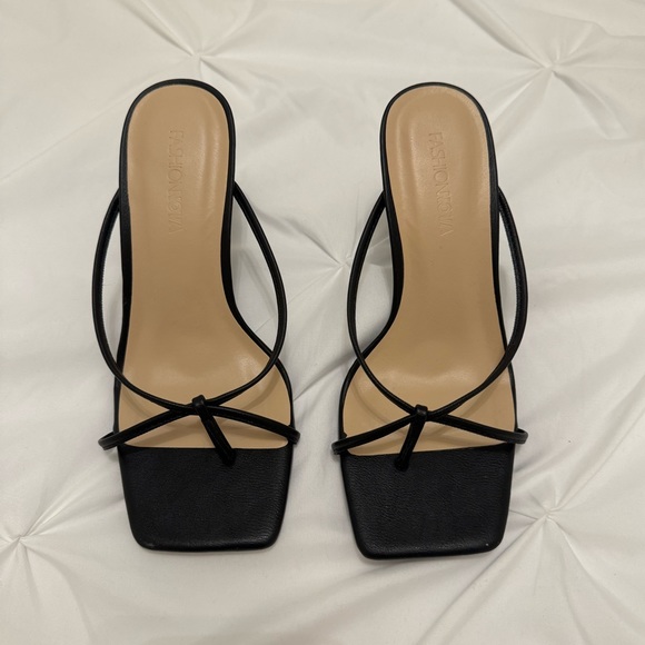 FASHION NOVA thong heels - Picture 1 of 3